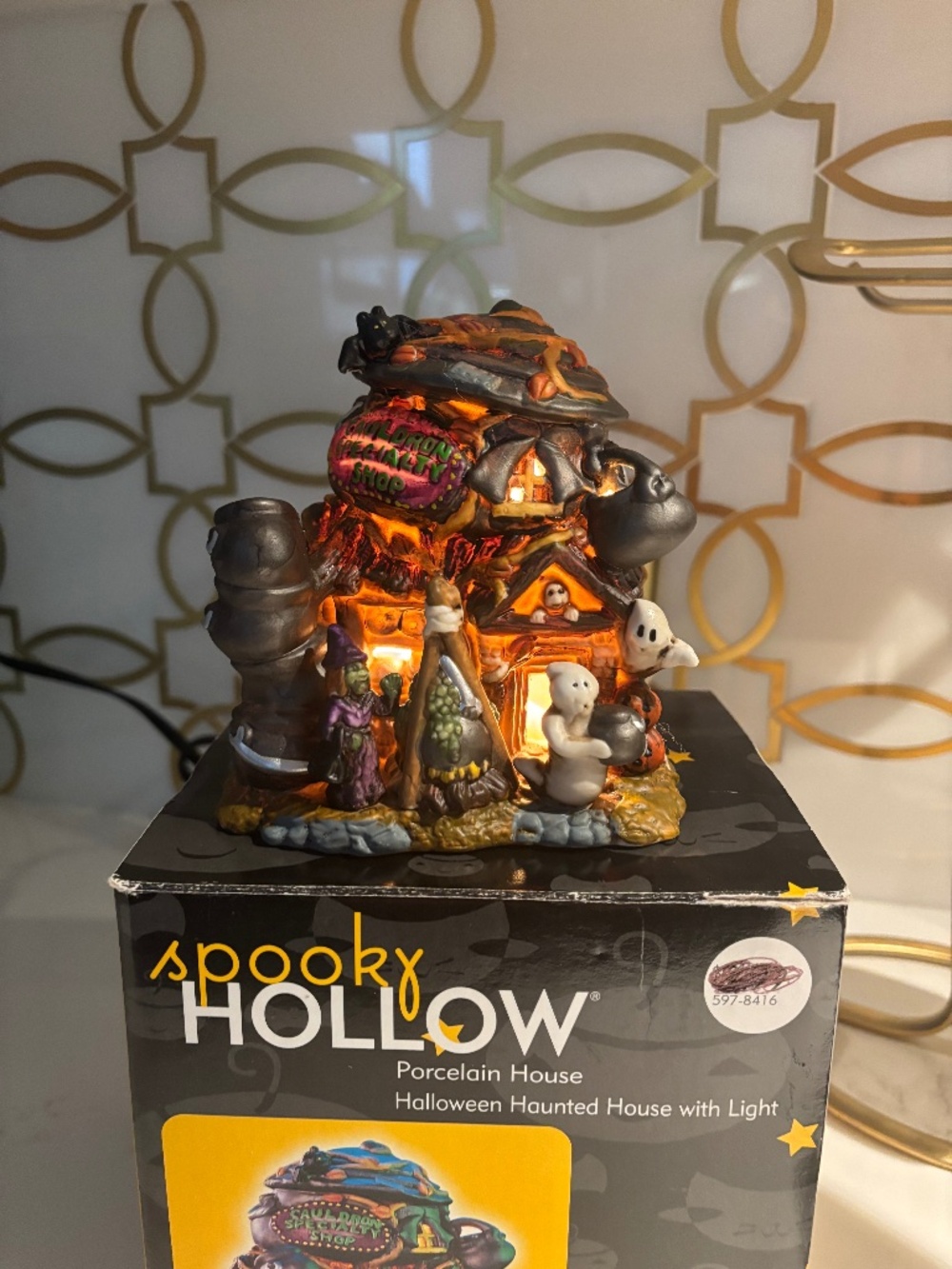 Spooky Hollow Cauldron Specialty Shop Porcelain House Lighted Halloween 2002